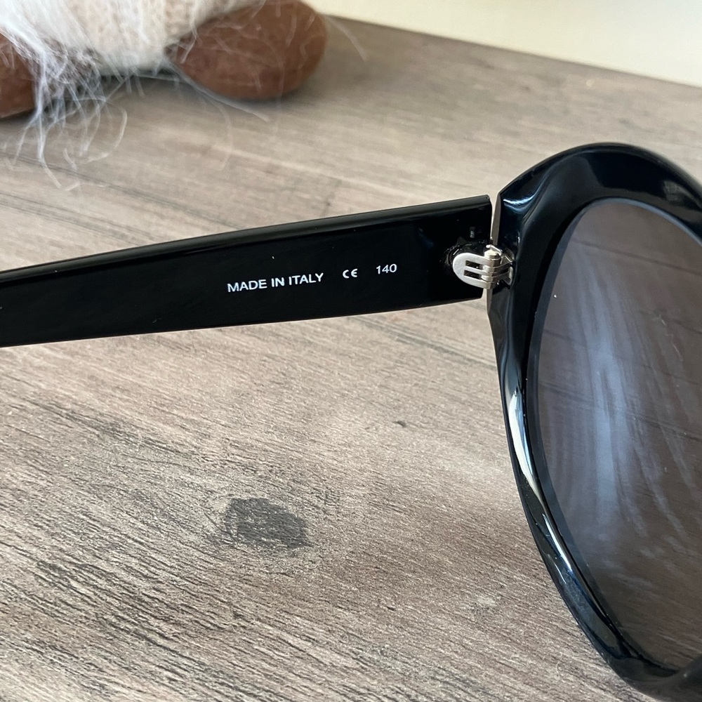 Donna Karan sun glasses - Picture 3 of 8